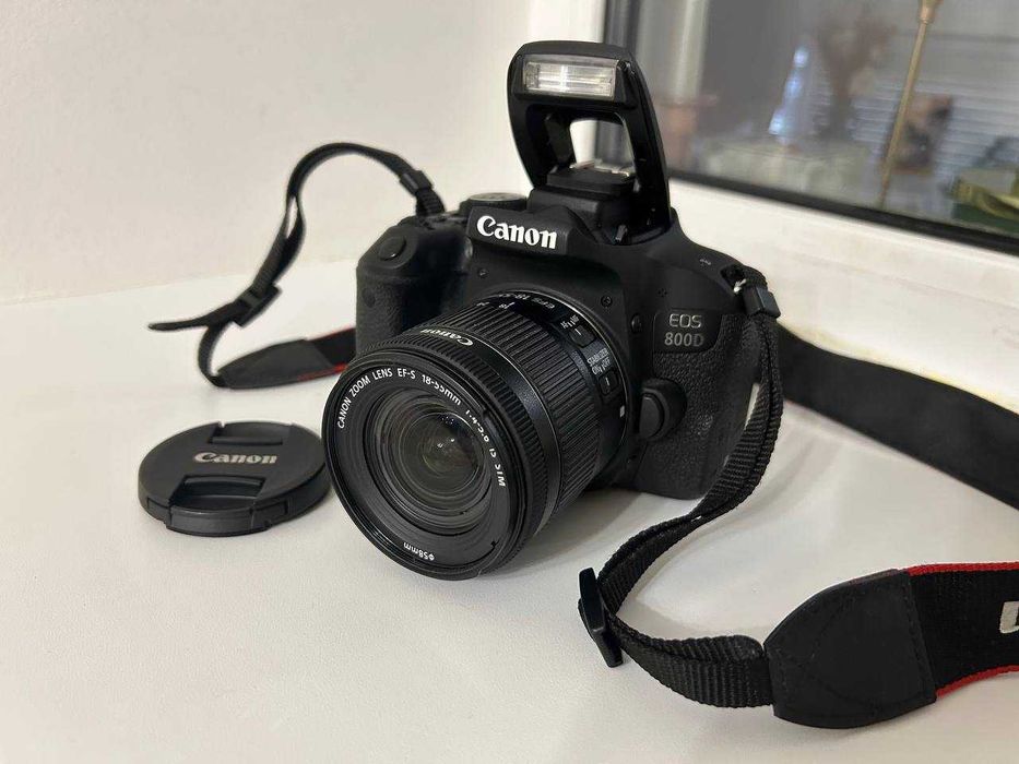 Продам дзеркальний фотоапарат Canon EOS 800D kit