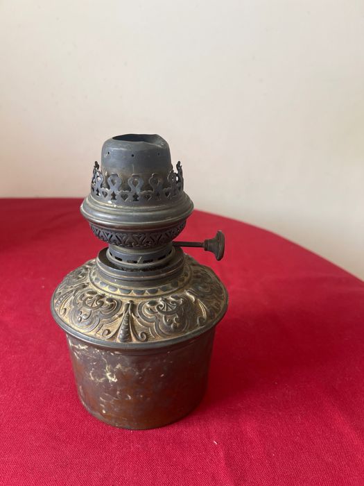 Zabytkowa lampa naftowa