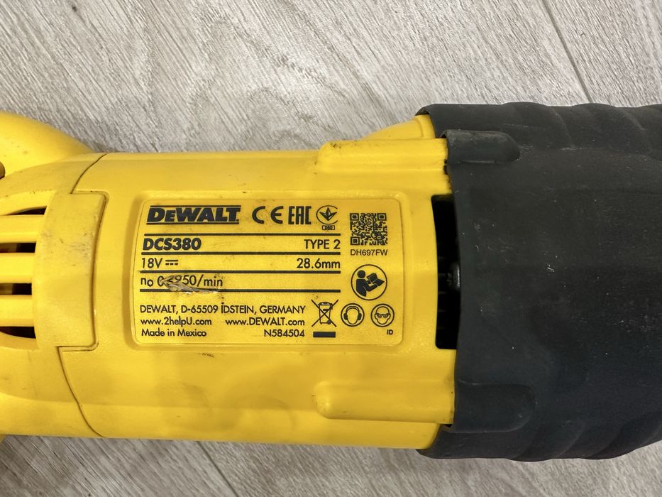 Сабельна пила Dewalt DCS 380