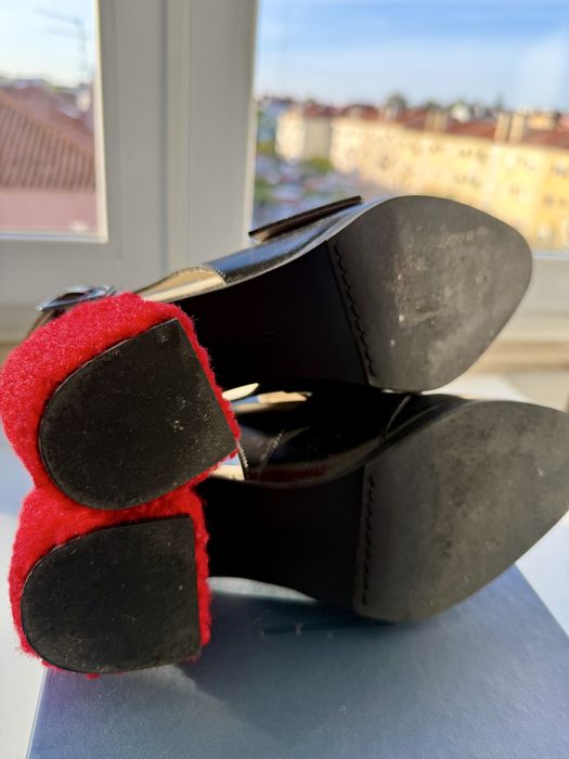 Sapatos abertos em pele da Eureka