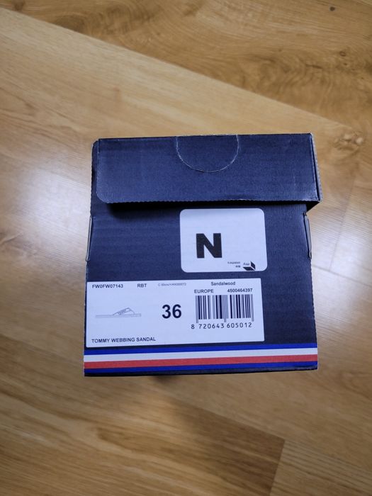 Japonki Tommy Hilfiger – Beżowe – Nowe / Stan Idealny