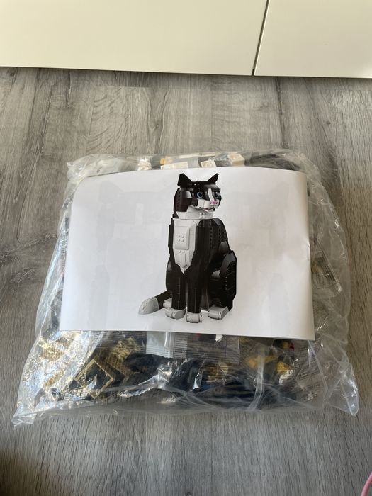 Gato Branco e Preto Lego 1710 peças