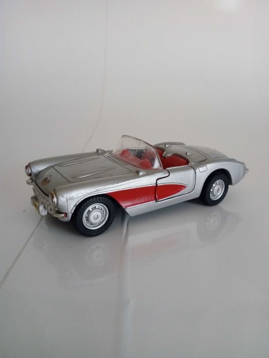 Carros miniaturas de colecção