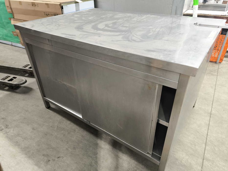 Movel em inox com portas