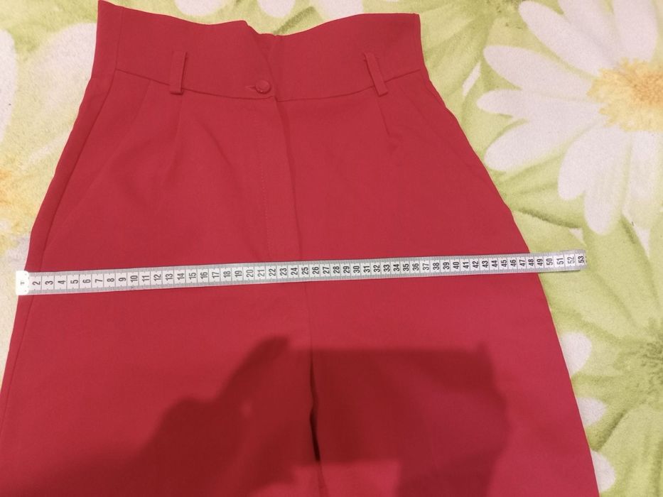 Стильные красные кюлоты