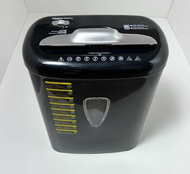 Niszczarka Amazon Basics P-4 Mikrocięcie 6 Kartek Karty Kosz 15.5L Biuro