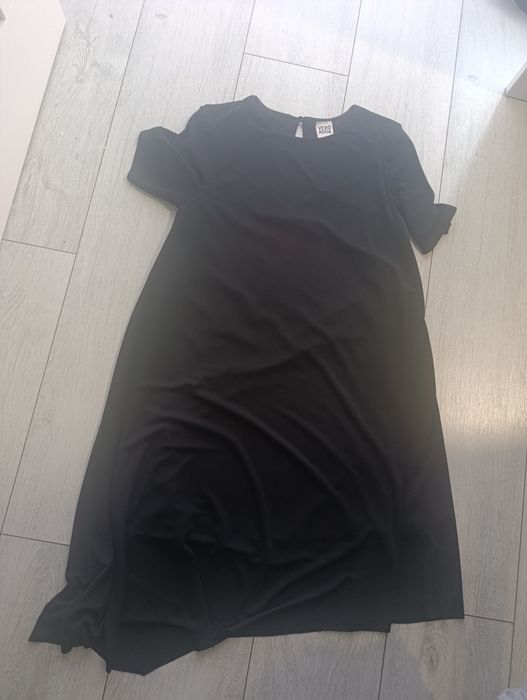 Czarna asymetryczna sukienka zwiewna Vero moda s 36