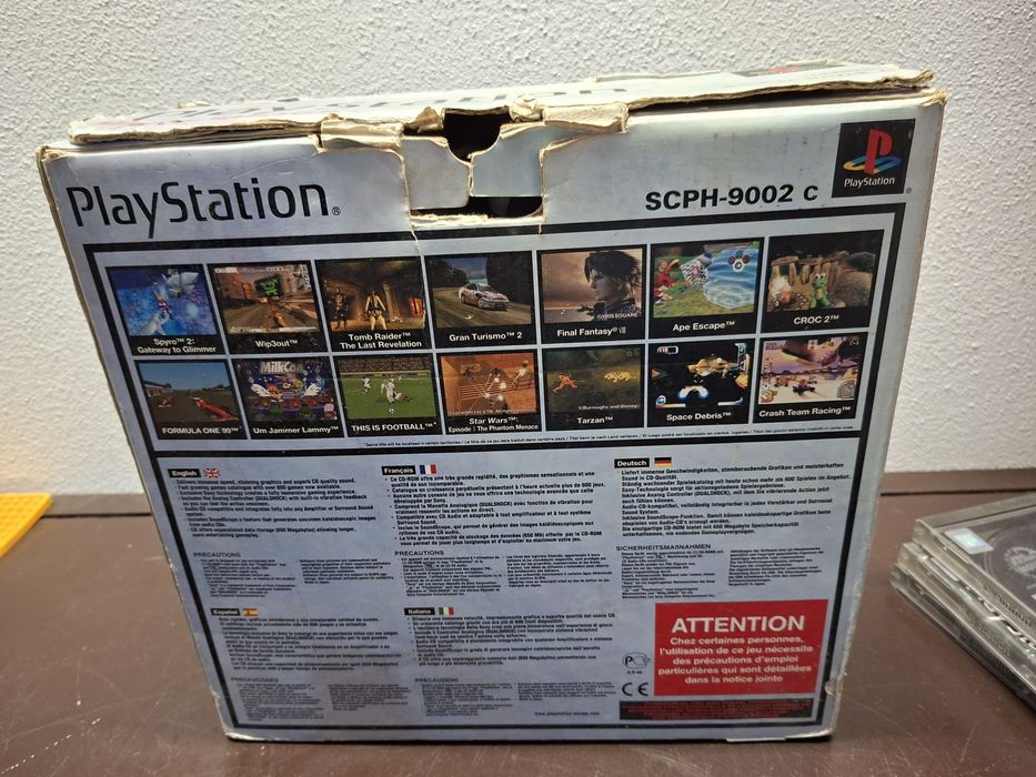 Consola ps1 com jogos.