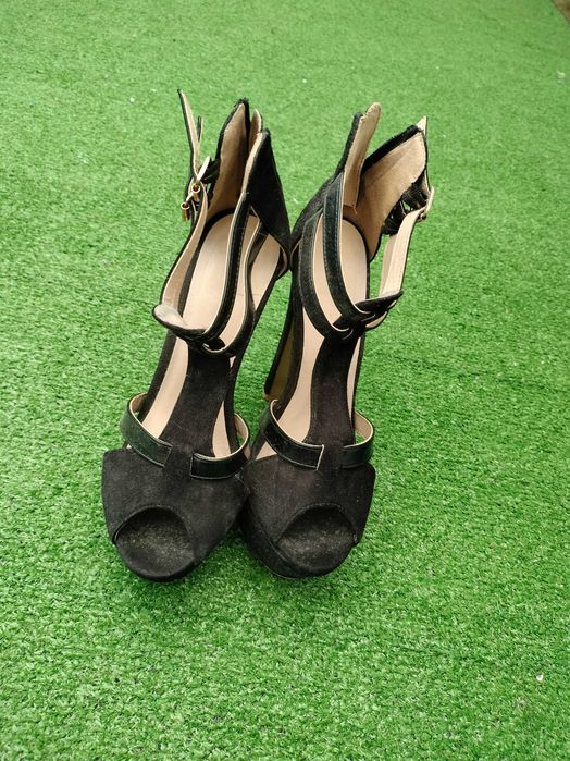 Sandálias salto alto