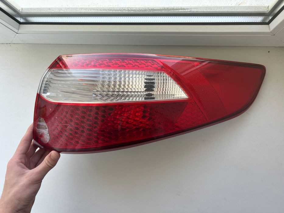 ОРИГИНАЛЬНАЯ Фара, стоп, задний правый KIA RIO 3 (2011 год)