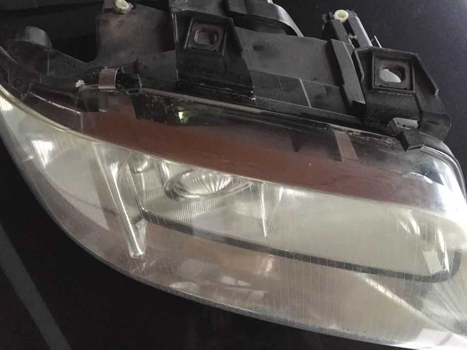 Farol óptica lado direito para audi A6 C5 de xenon marca Hella