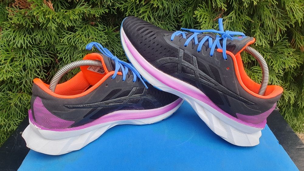 Кросівки asics gel novablast
