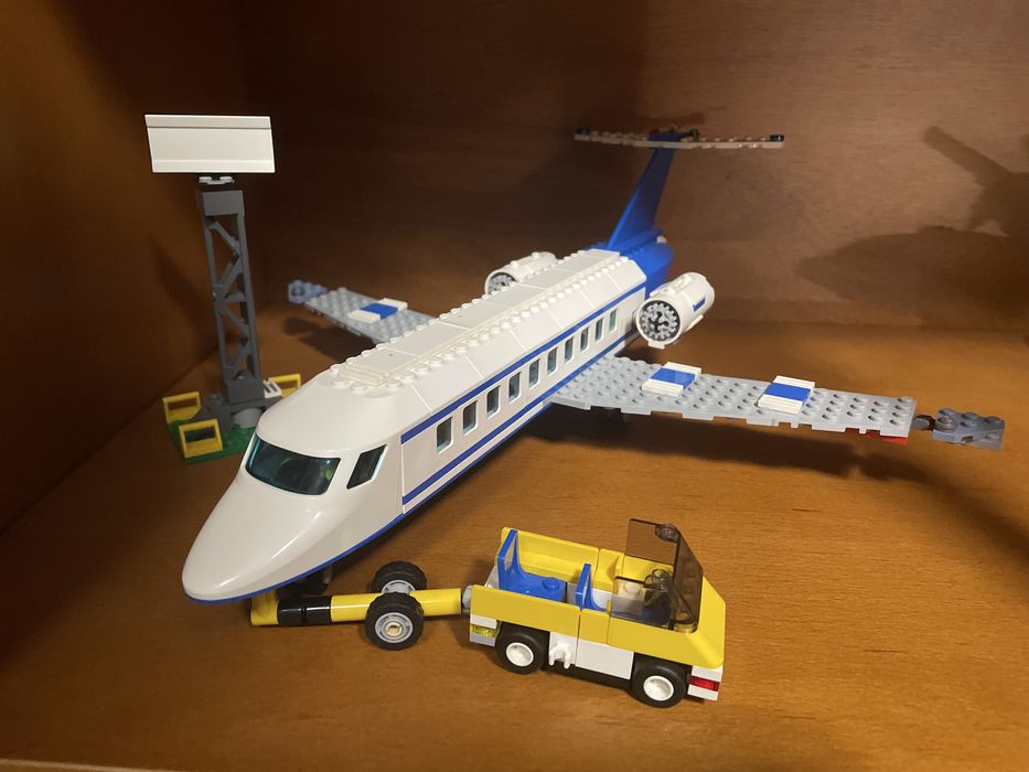 Legos Variados (Avião, Marvel, Carros)