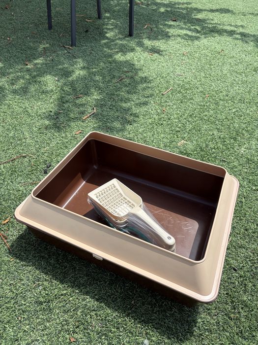 Caixa de areia para gatos c/ kit pás