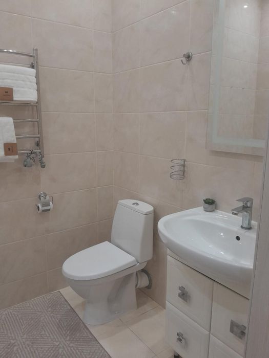 Продам сучасну квартиру у 15-й Перлині. Таїрова. Квартира підходить під державні програми. (360-915)