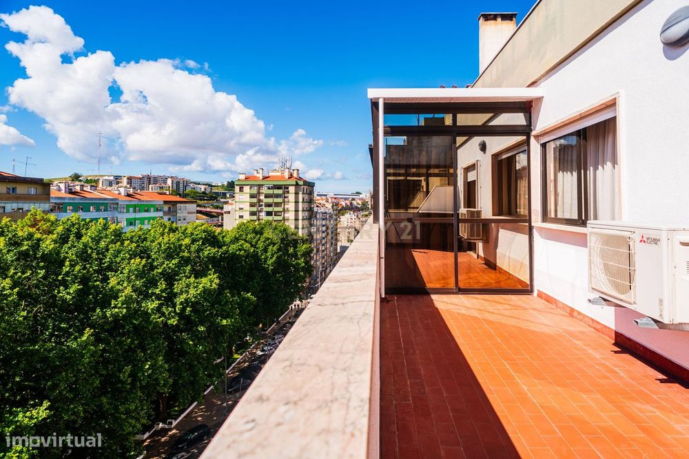 Apartamento T0, com Terraço, Agualva Cacém