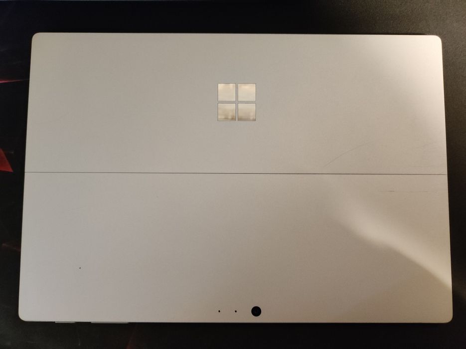 Surface Pro 5 i5 7300U 8гб озп 256gb SSD 12-15V битий екран