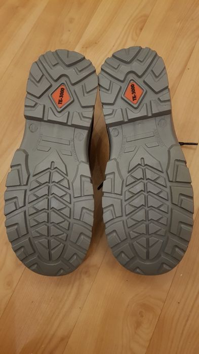 Продам ботинки рабочие.