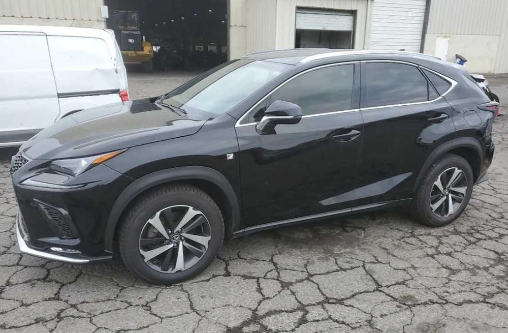 Разборка Lexus NX бампер комплектний