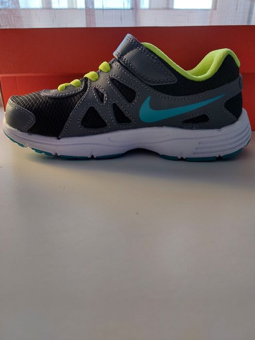 Sapatilhas Nike Revolution 2 (amarelo flurescente/azul marinho/preto)