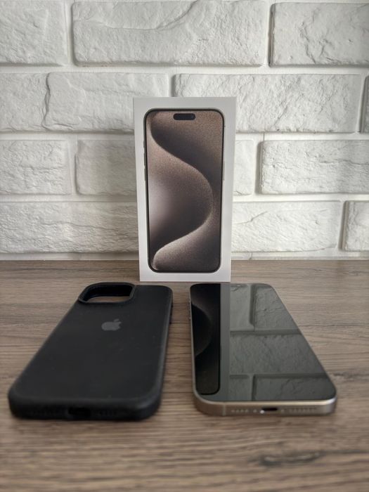 Sprzedam iphona 15 pro max kondycja baterii  90%