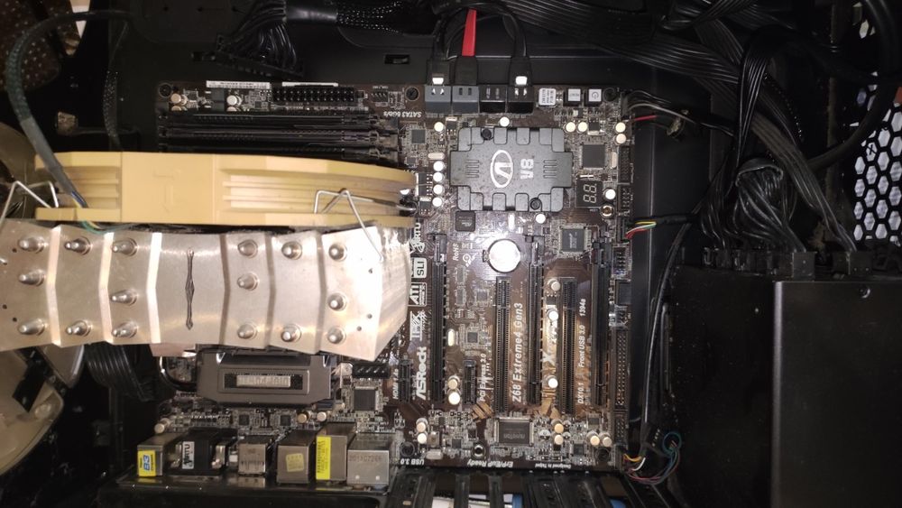 Продам комплект : Asrock Z68 Extreme4 Gen3 + Intel i7 3770k  16gb