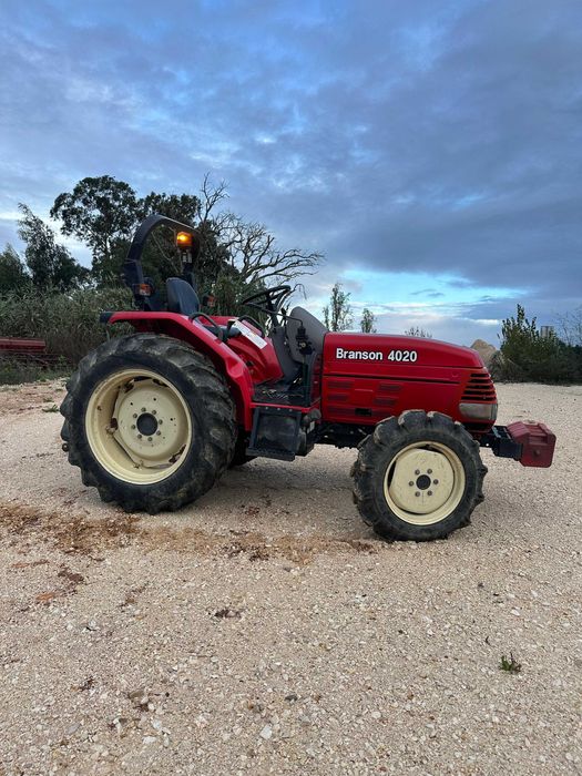Trator Branson 4020
