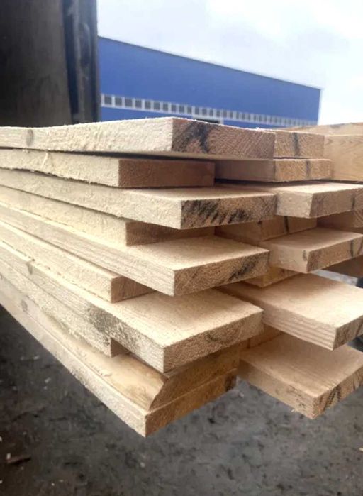 Купити брус та стропила для будівництва з дерева 1 гатунку