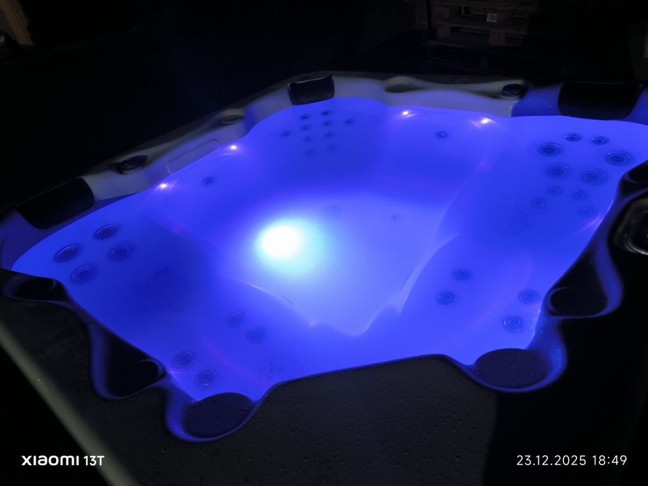 Jacuzzi ogrodowe 2 leżanki 200x200cm 5 osób
