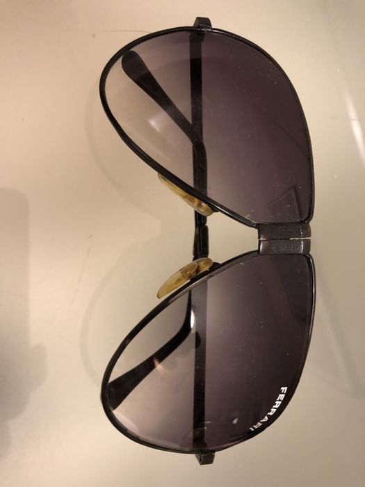 Óculos Ferrari dobraveis com pentes pretas