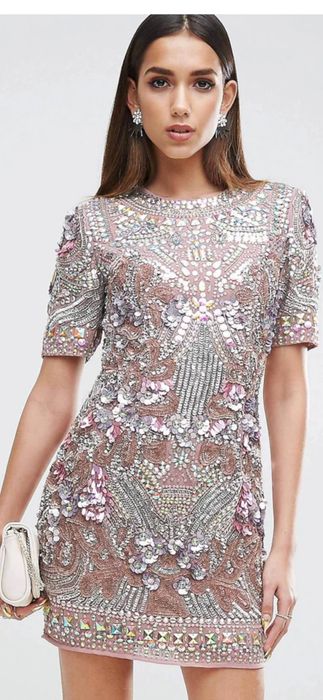 Sukienka zdobiona kamienie cekiny