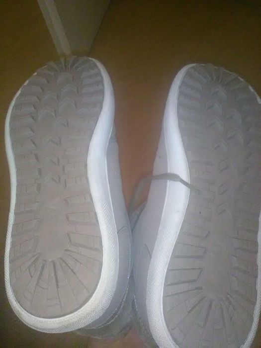 Buty damskie zimowe z korzuchem w srodku rozm 40