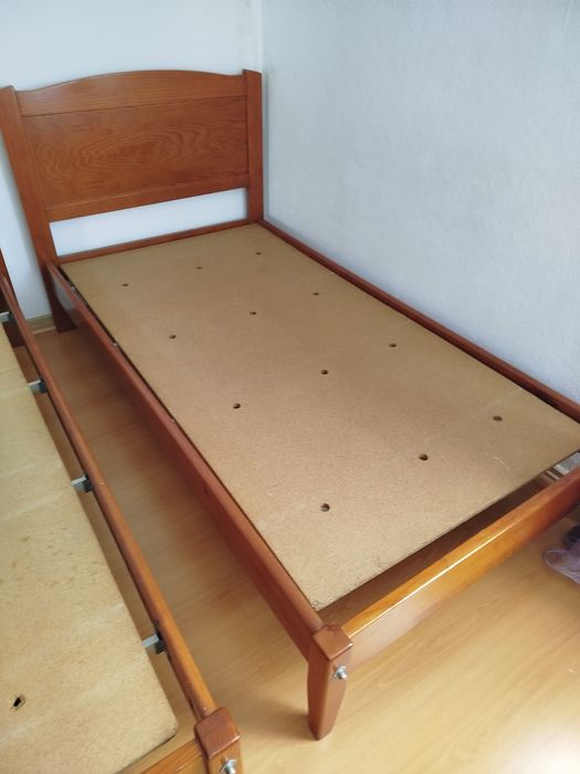 Cama solteiro em madeira maciça cerejeira