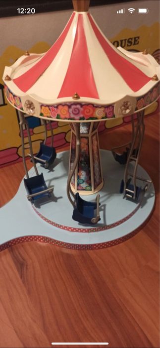 Karuzela playmobil z ludzikami swiecaca w ciemnosci