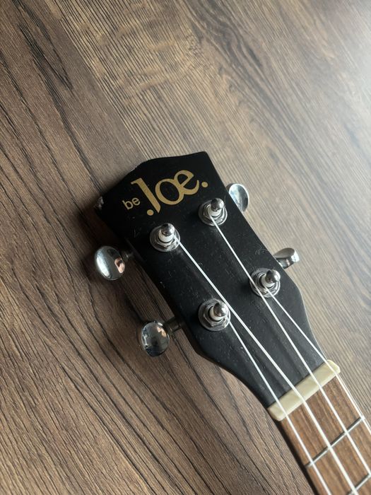 Ukulele + stroik gratis!