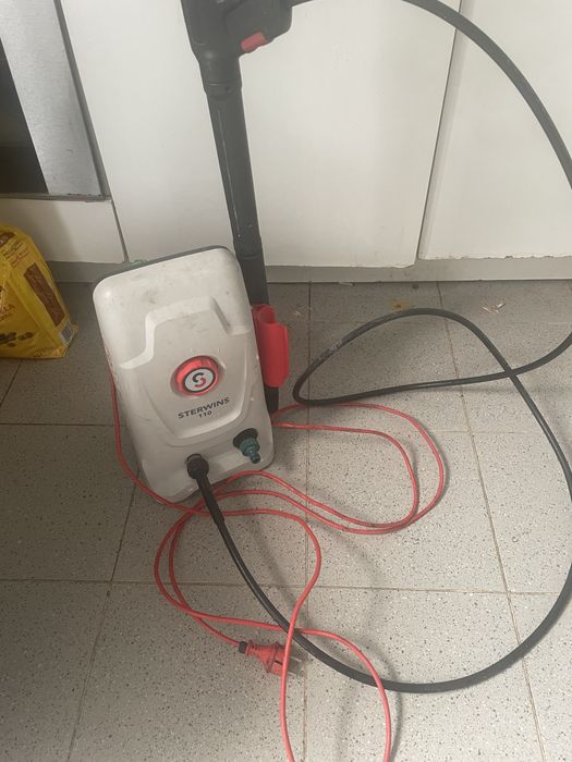 Maquina de pressao de agua e mangueira