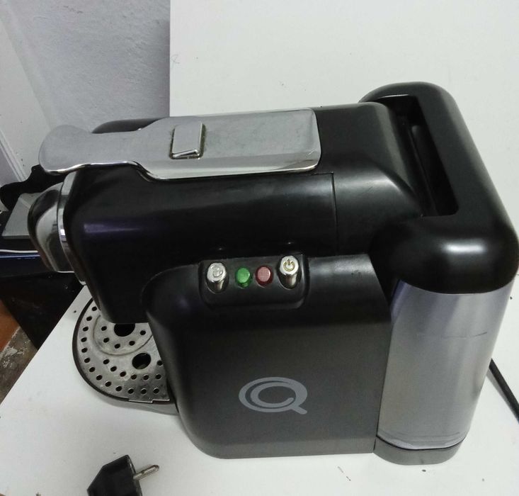 Maquina de café cápsulas marca delta  a funcionar bem