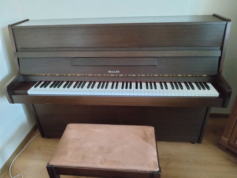 Pianino marki HELLAS. Stan BARDZO DOBRY!!!
