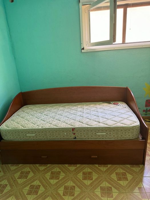 Estudio cama de solteiro e colchão + roupeiro + estante