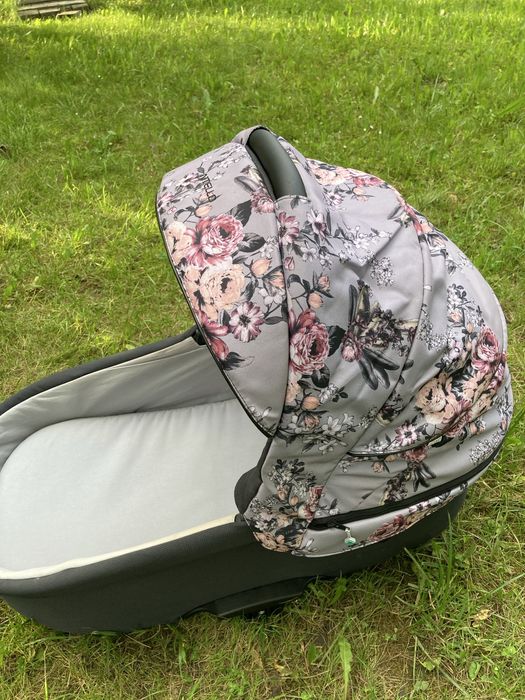 Wózek Bebetto z motywem kwiatowym + GRATISY