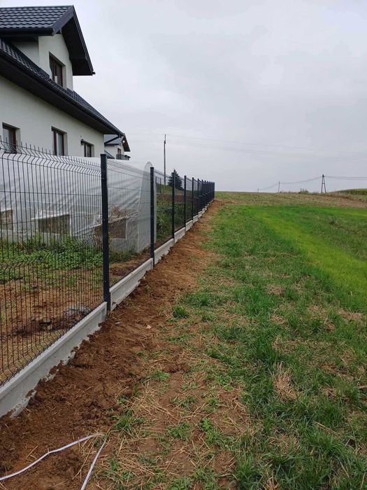 Ogrodzenie Panelowe 3D Słupek Podmurówka Obejma Montaż