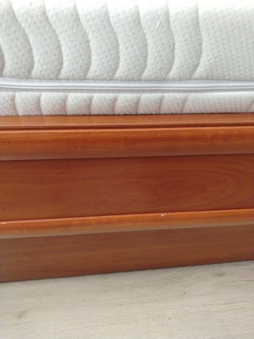 Łóżko VOX z materacem.