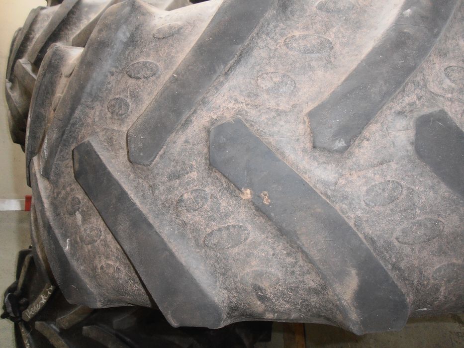 Opona 380/70 R-24