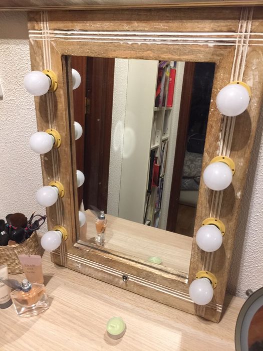 Espelho com luz de camarim