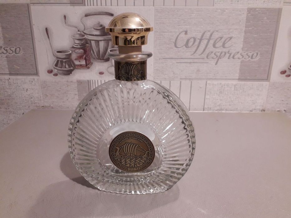 Красивая бутылка с коньяка,  2 штуки