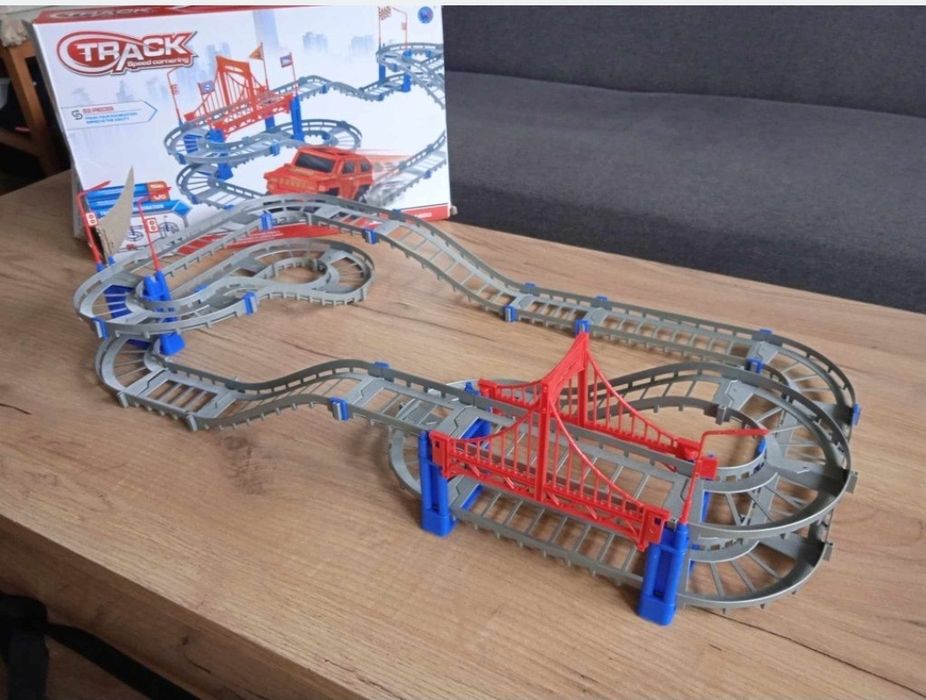 Tor wyścigowy Track z autami elektrycznymi