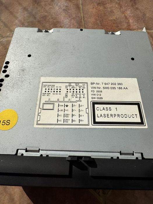 Продам штатну магнітолу на Тігуан