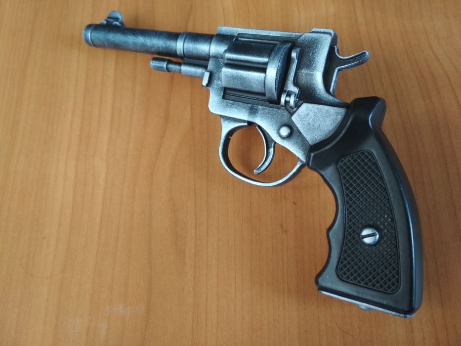 Игровой Наган детский из пластика.
