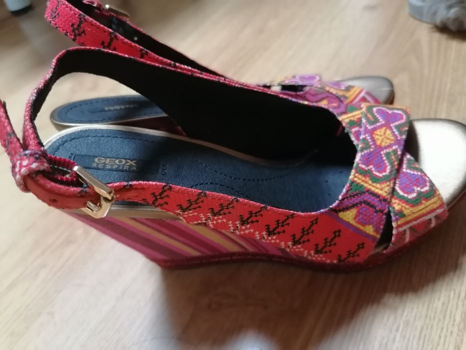 Sandały na koturnie Geox Respira 37