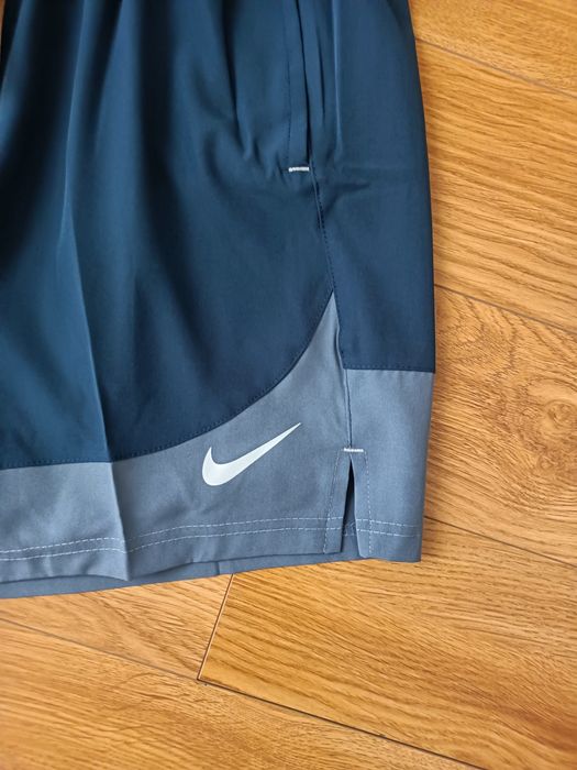 Calções de treino Nike Dri-FIT azuis novos com etiqueta